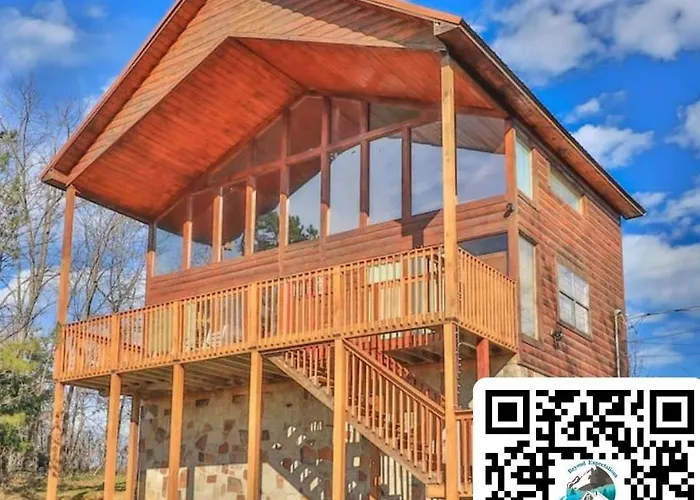 Gorgeous Cabin Wgreat Views, Pool, Game Room