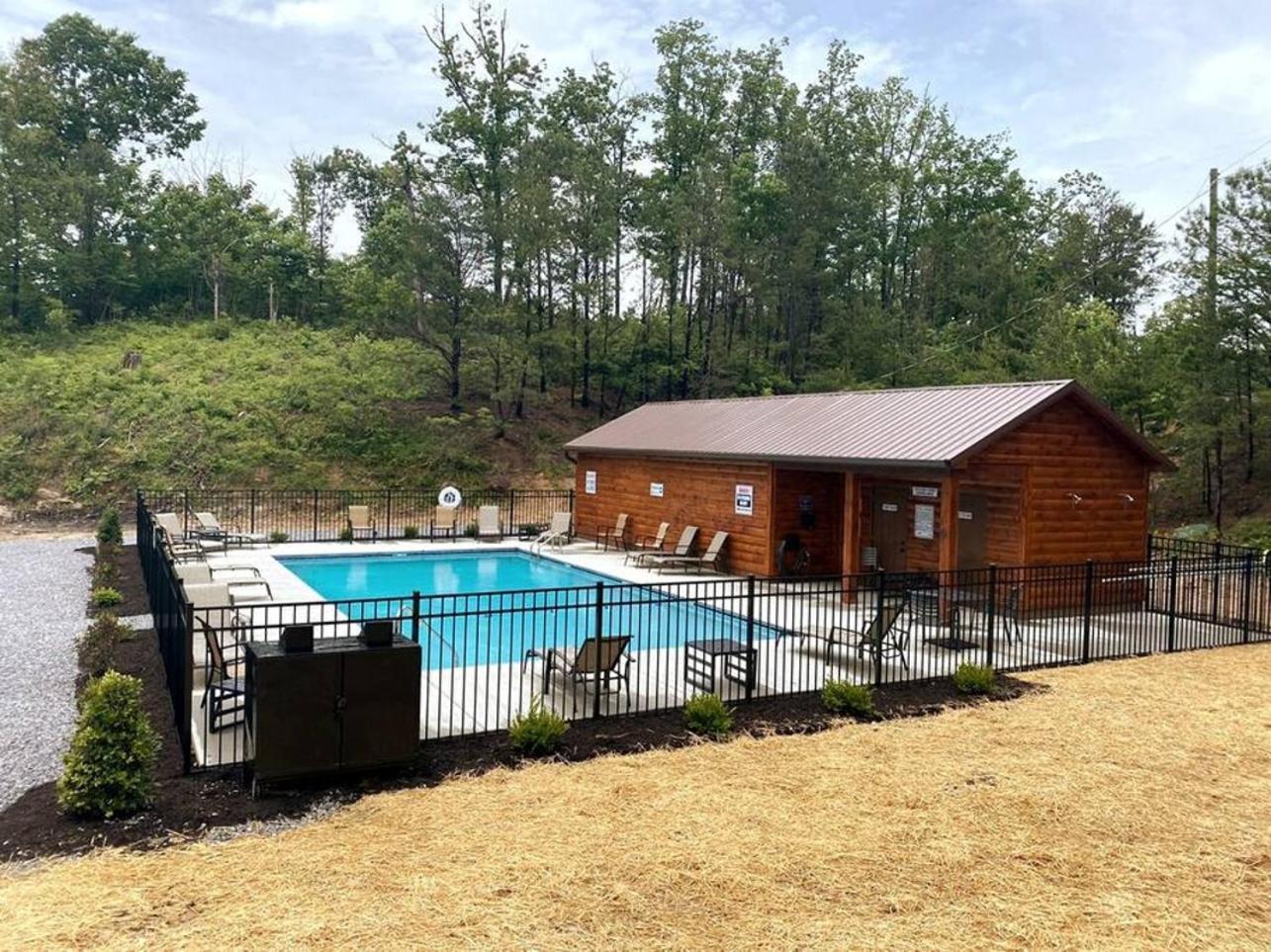 Gorgeous Wgreat Views, Pool, Game Holiday home