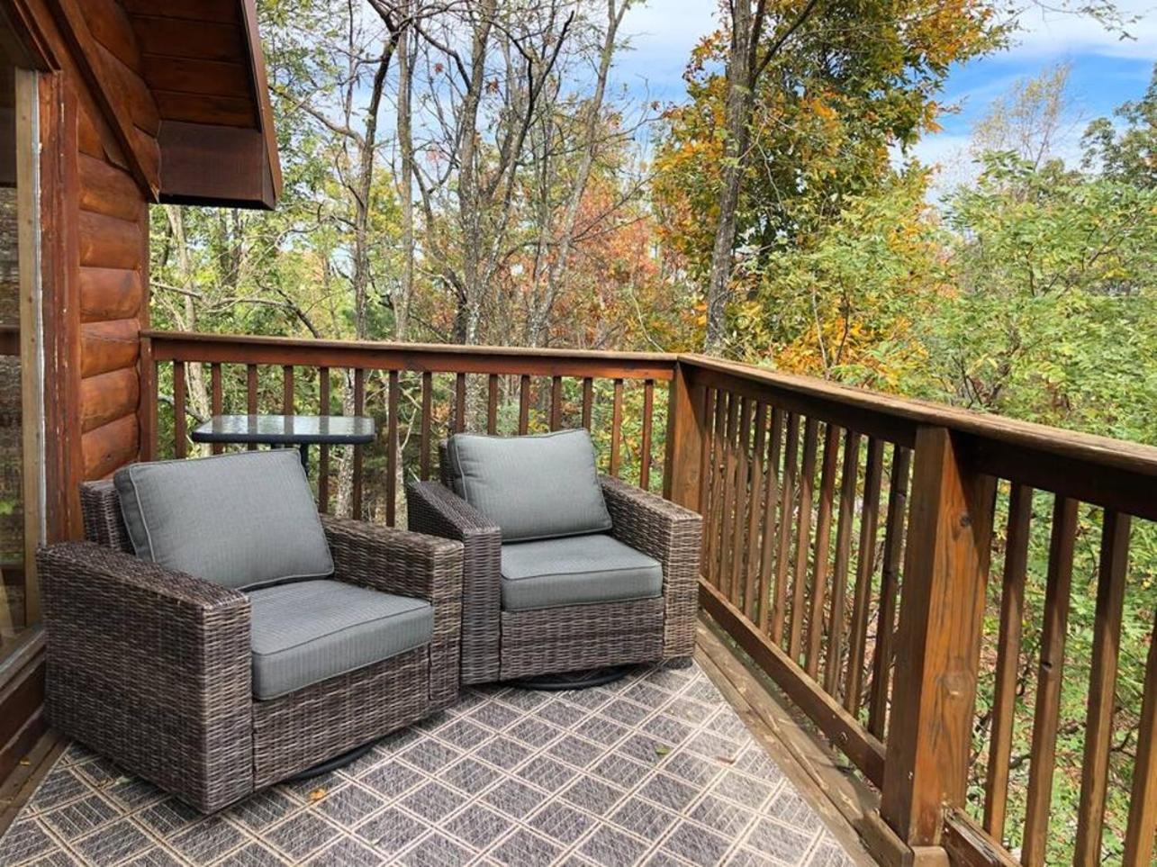 Gorgeous Wgreat Views, Pool, Game Holiday home Sevierville