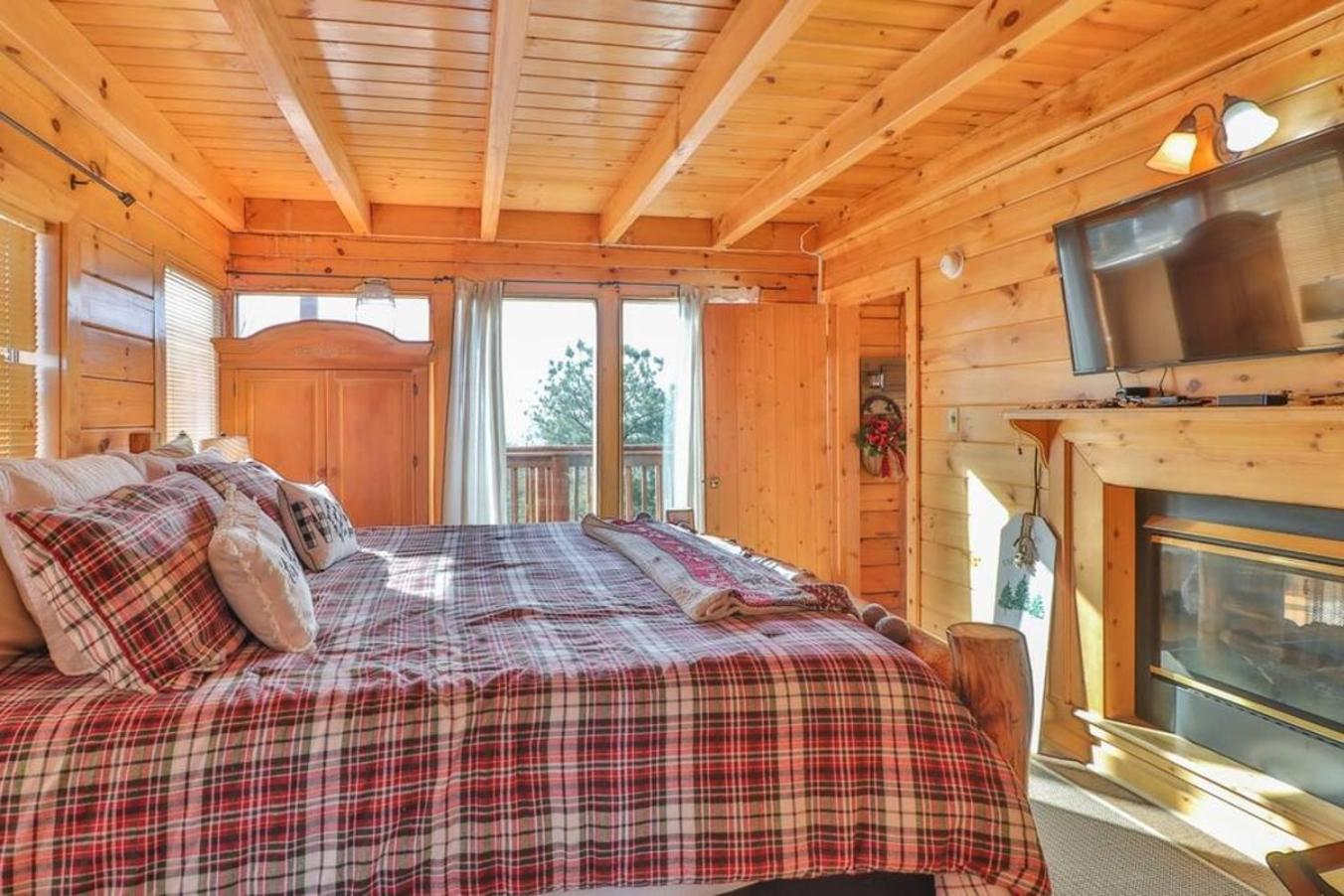 Gorgeous Wgreat Views, Pool, Game Sevierville