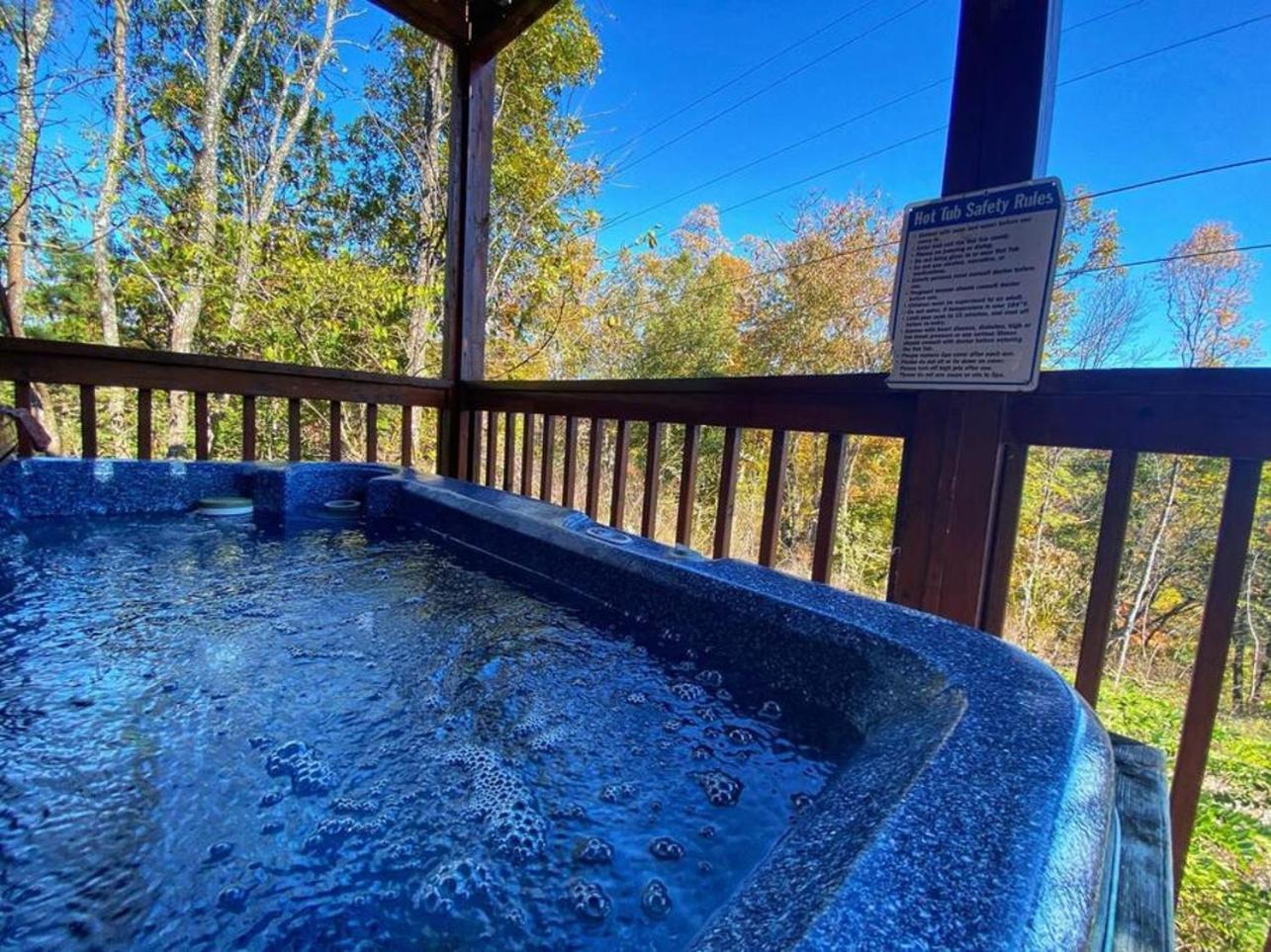 Gorgeous Wgreat Views, Pool, Game Holiday home *