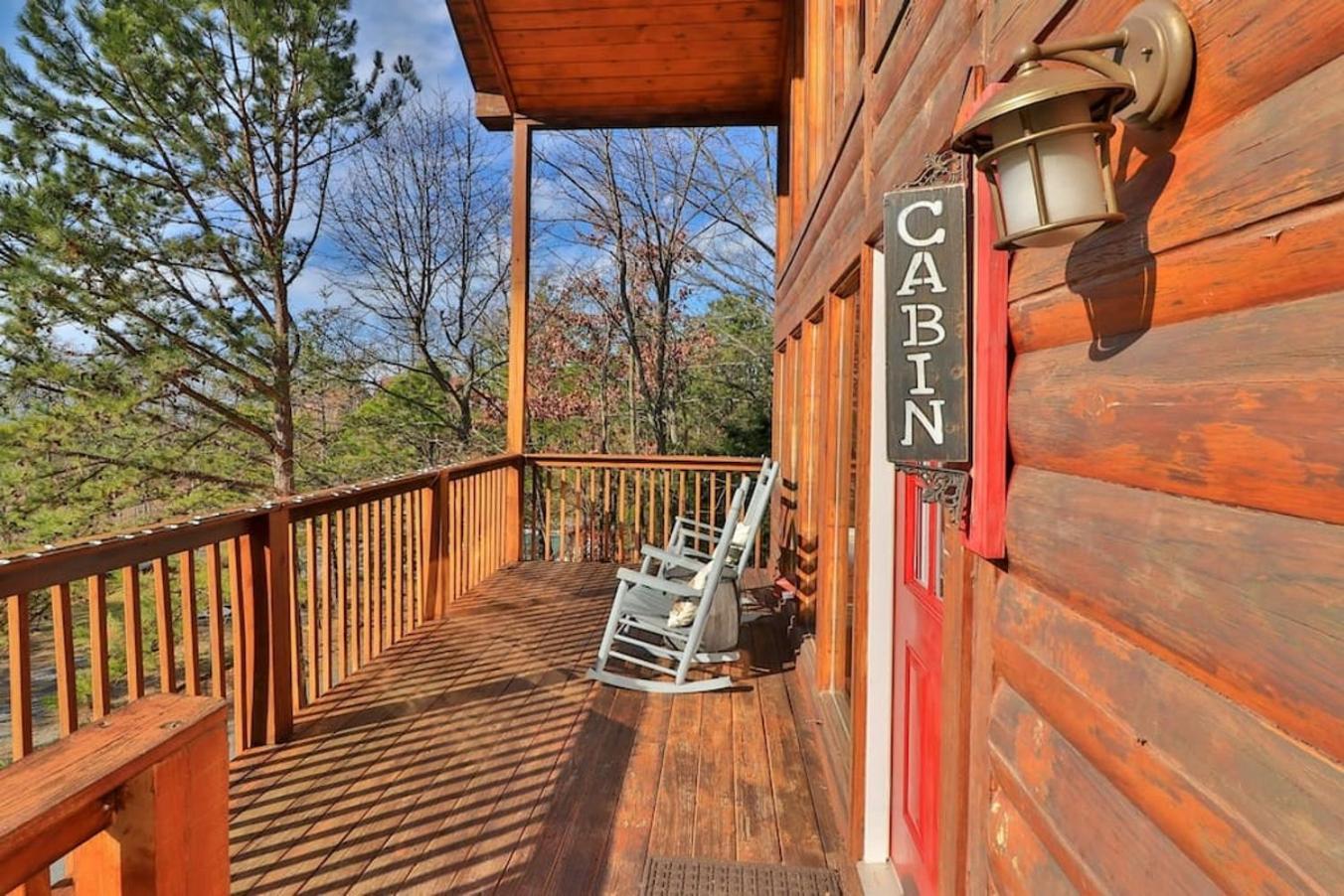 Gorgeous Wgreat Views, Pool, Game Holiday home *